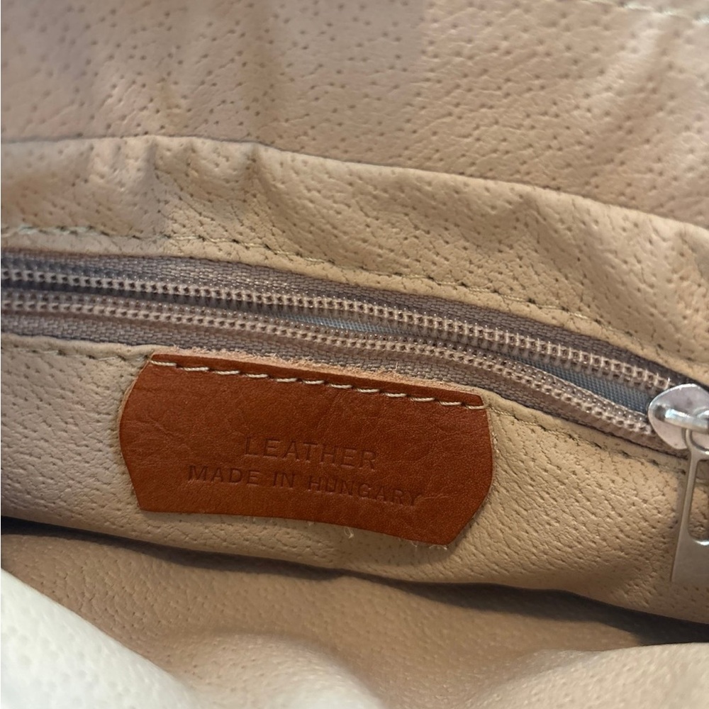 BCS Budapest Real Leather Cross Body Bag - Picture 6 of 7